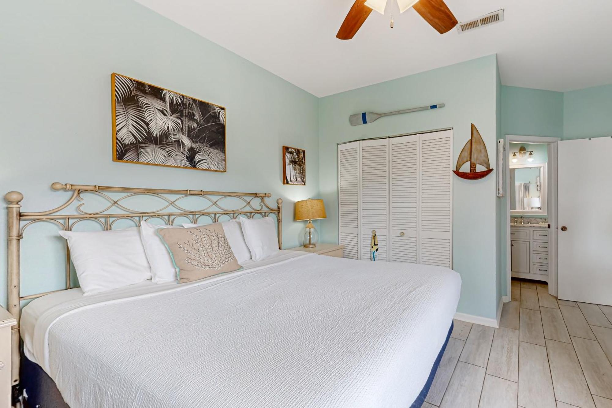 Baywatch F4 Apartment